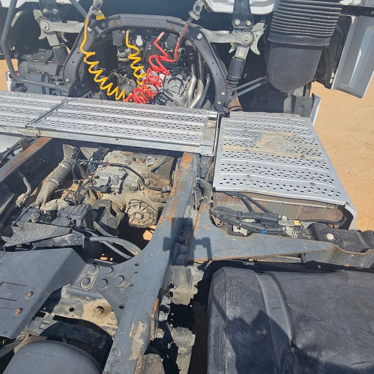 للبيع رأس شاحنة مرسيدس في دمشق، أكتروس 2551 سنغل MP4 موديل 2015، تواجد دمشق، أفضل العروض على الشاحنات والمعدات الثقيلة