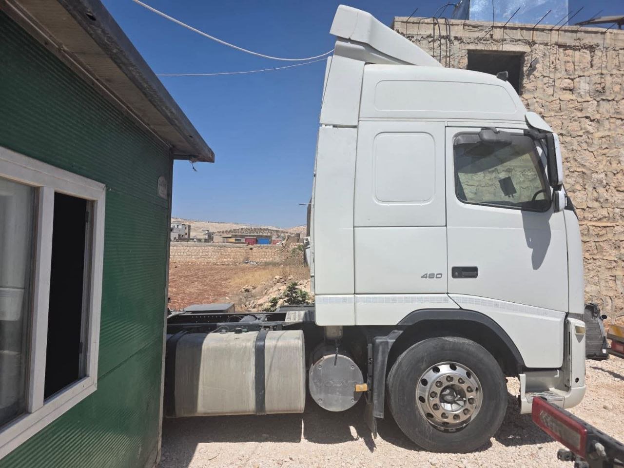 للبيع رأس شاحنة فولفو في حلب، رأس شاحنة Volvo FH 460 موديل 2005 محدثة، تواجد حلب، أفضل العروض على الشاحنات والمعدات الثقيلة
