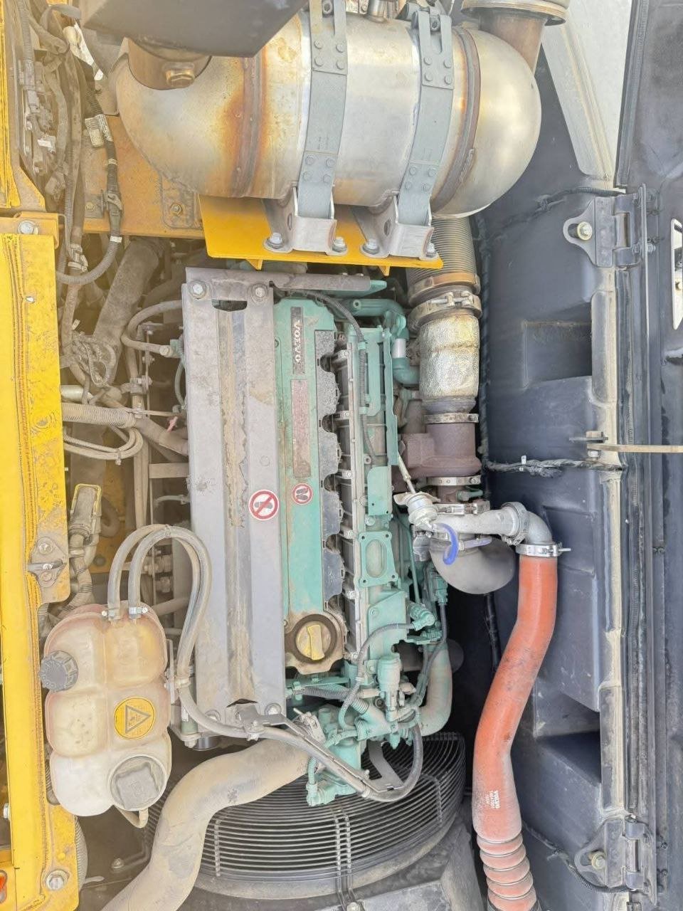 حفار فولفو للبيع في إدلب، باكر فولفو دولاب EW180 موديل 2016 بحالة ممتازة، تواجد إدلب، عروض مميزة على الحفارات والمعدات الثقيلة