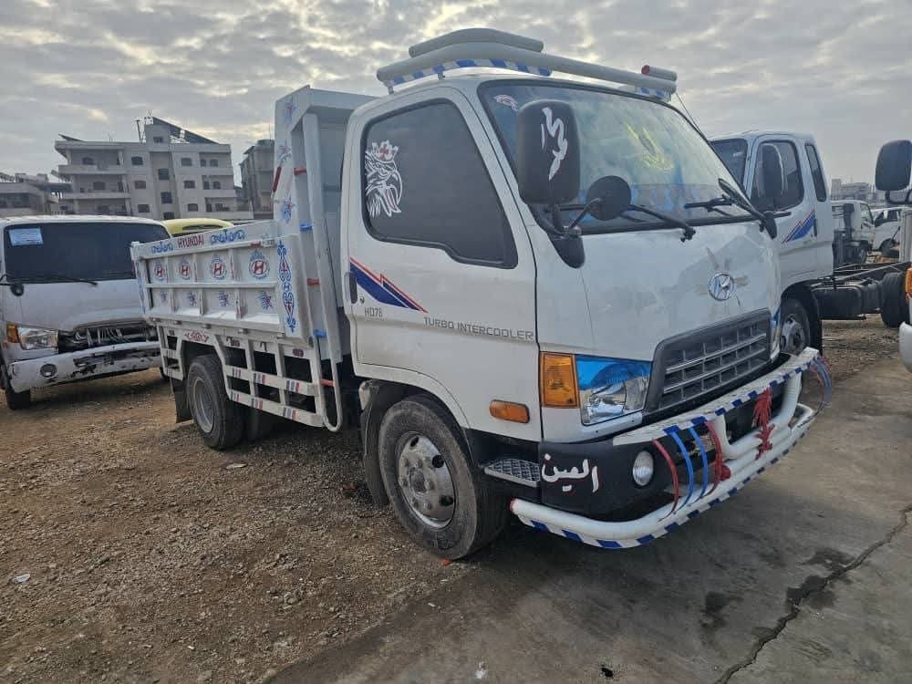 شاحنة قلاب هيونداي للبيع في دمشق, قلاب هيونداي 420 موديل 2008 تواجد دمشق, سوق المعدات الثقيلة في سوريا