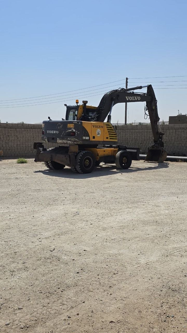 Volvo Excavator for Sale in Syria, Volvo 160 Excavator 2006 Located in Aleppo, Heavy Equipment Market Syria