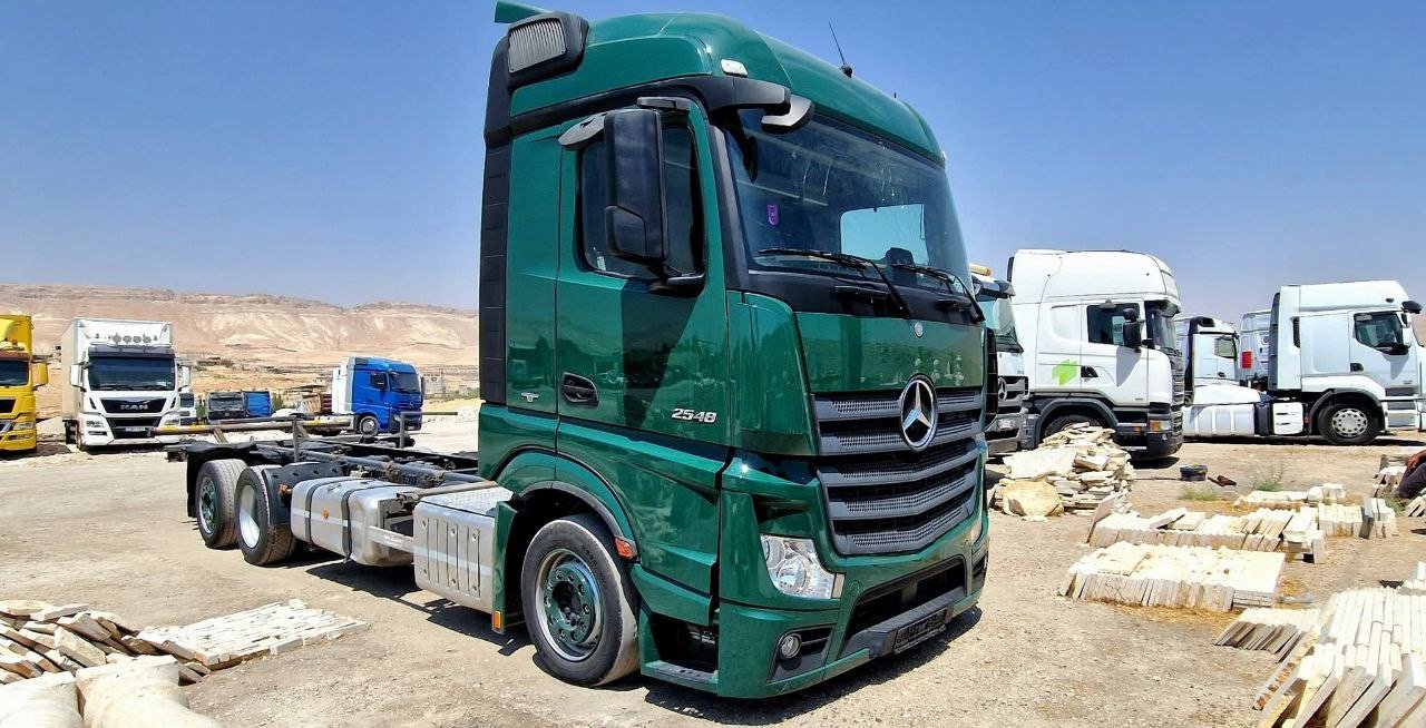 راس شاحنة مرسيدس للبيع في دمشق، اكتروس MP4 قياس 2548 موديل 2015 بحالة ممتازة، أفضل عروض الشاحنات الثقيلة