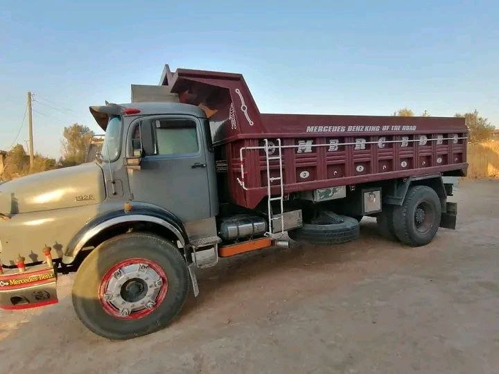 قلاب مرسيدس للبيع في سوريا، قلاب مرسيدس موديل مسجل 1975 بحالة جيدة، تواجد الحسكة، أفضل الأسعار على الشاحنات الثقيلة