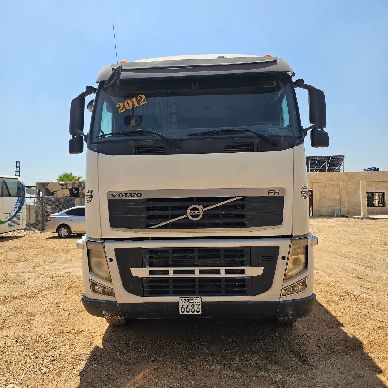 شاحنة قلاب فولفو للبيع في سوريا، قلاب فولفو FH 460 عقرب موديل 2012 بحالة ممتازة، تواجد دمشق، أفضل عروض الشاحنات والمعدات الثقيلة