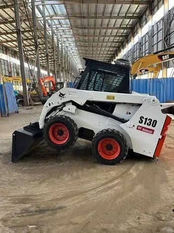 Bobcat for Sale in Syria, Bobcat S130 2004 Model Almost New in Excellent Condition, Located in Damascus, Best Prices on Bobcats & Heavy Equipment