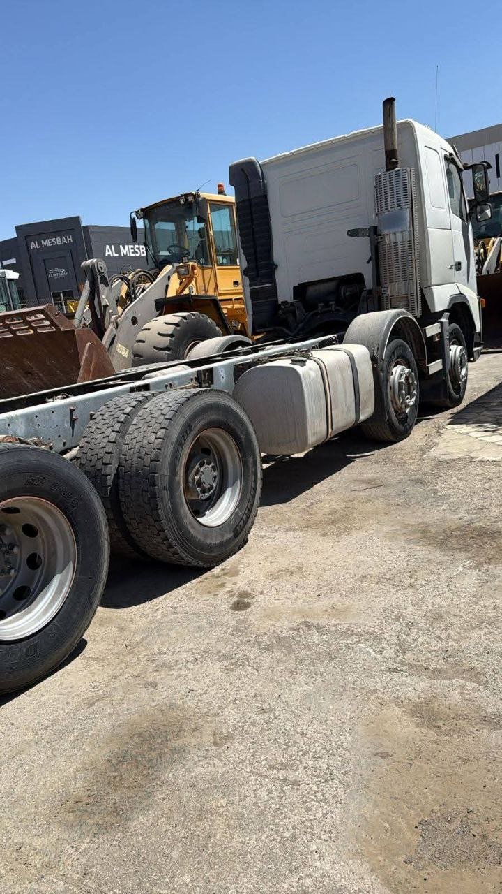 شاحنة فولفو قلاب للبيع في سوريا، فولفو 480 موديل 2004 تواجد دمشق، أكبر سوق لبيع الشاحنات والمعدات الثقيلة