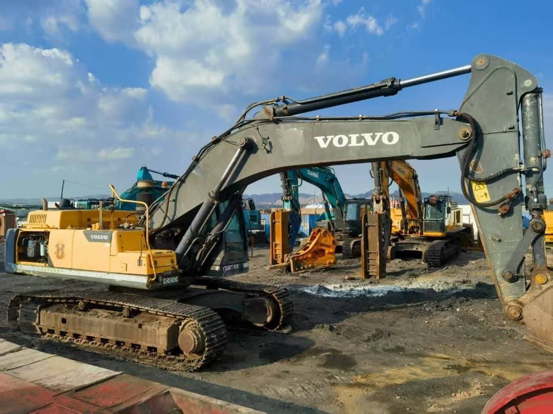 Volvo Excavator for Sale in Syria , Volvo 480 Excavator , 2012 Model , Available in Homs , Heavy Equipment Market Syria