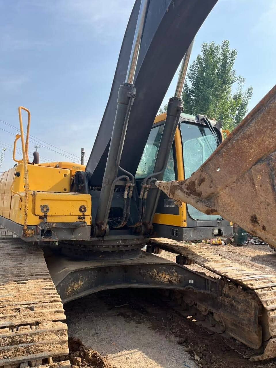 حفار فولفو للبيع في حمص , باكر فولفو 290 موديل 2016 تواجد حمص , أفضل موقع لبيع المعدات الثقيلة في سوريا