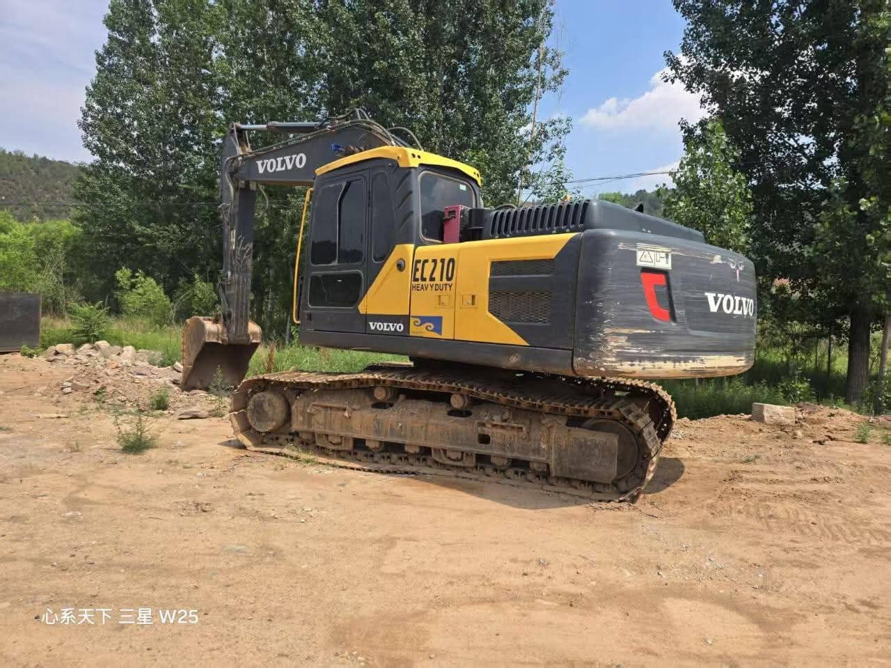 Volvo Excavator for Sale in Damascus , Volvo 210 Model 2013 Available in Damascus , Best Marketplace for Heavy Equipment in Syria