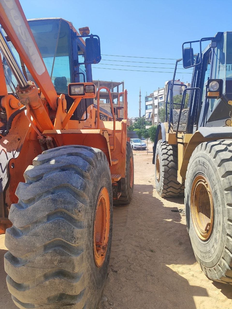 Doosan trucks for sale in Damascus, Doosan 300a loader, 2011 model, located in Damascus, the best site for selling heavy equipment in Syria.
