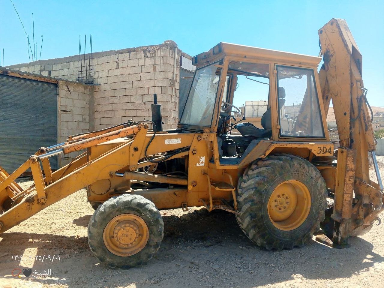 JCB 180 loader + excavator, 1997 model, located in Idlib. The best site for selling heavy equipment in Syria.