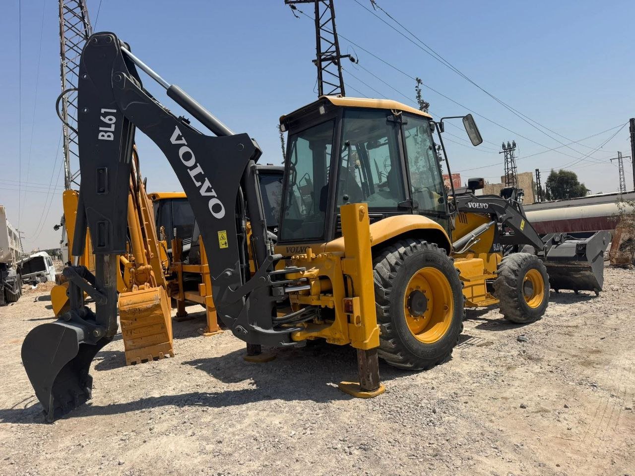 Volvo trucks for sale in Aleppo, Volvo 61 backer, 2007 model, located in Aleppo, the best site for selling heavy equipment in Syria
