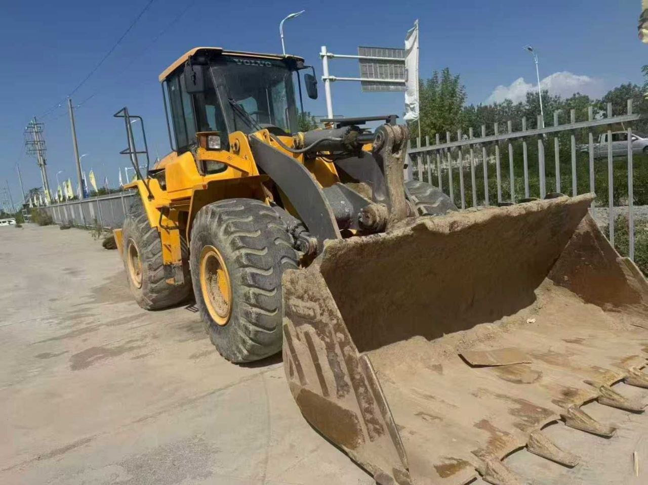 Volvo Trucks in Damascus, 2013 Volvo L105 in Damascus, the best site for selling heavy equipment in Syria