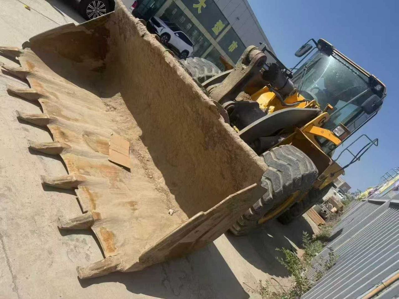 Volvo Trucks in Damascus, 2013 Volvo L105 in Damascus, the best site for selling heavy equipment in Syria