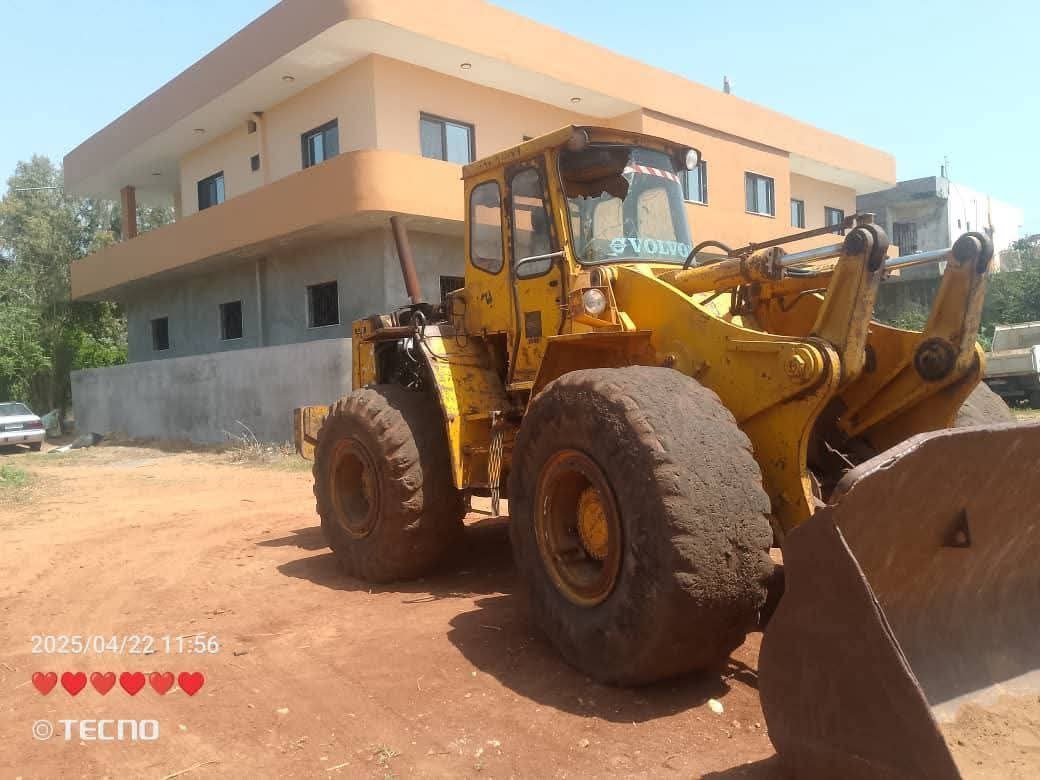 Volvo Trucks in Damascus, Volvo L20 loader, 1996 model, located in Damascus, the best site for selling heavy equipment in Syria