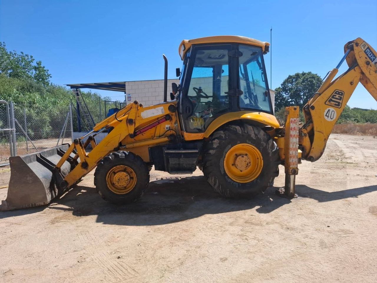 تركس وحفار جي سي بي للبيع في دمشق , تركس + حفار JCB 120 موديل 2010 تواجد دمشق , أفضل موقع لبيع المعدات الثقيلة في سوريا