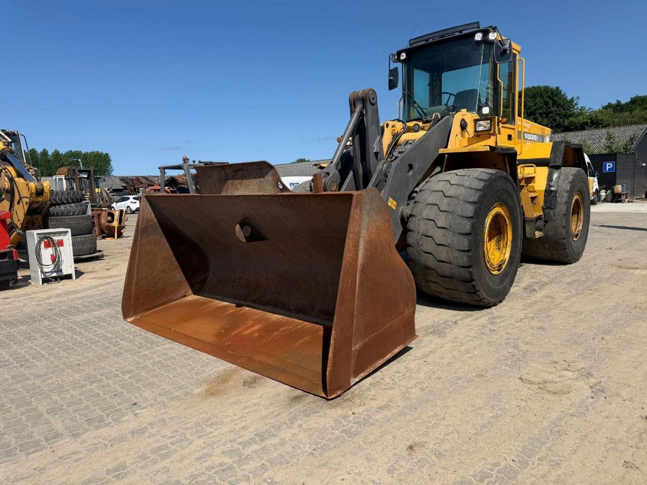 تركس فولفو للبيع في حلب , لودر فولفو L80F موديل 1999 تواجد حلب , أفضل سوق عربي لبيع المعدات الثقيلة في سوريا