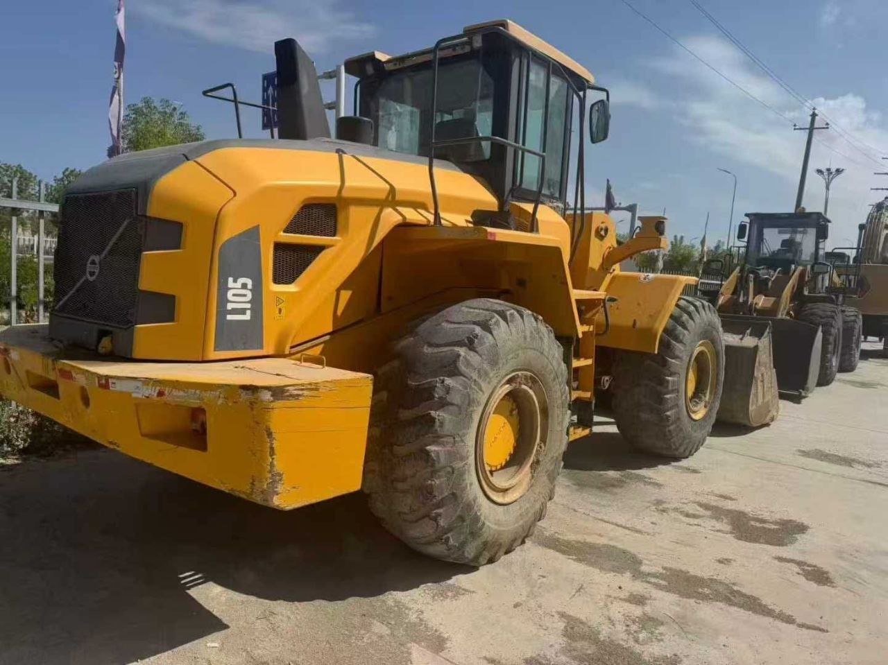 Trucks for sale in Damascus, Volvo L105 loader, 2013 model, located in Damascus, the best site for selling heavy equipment in Syria.