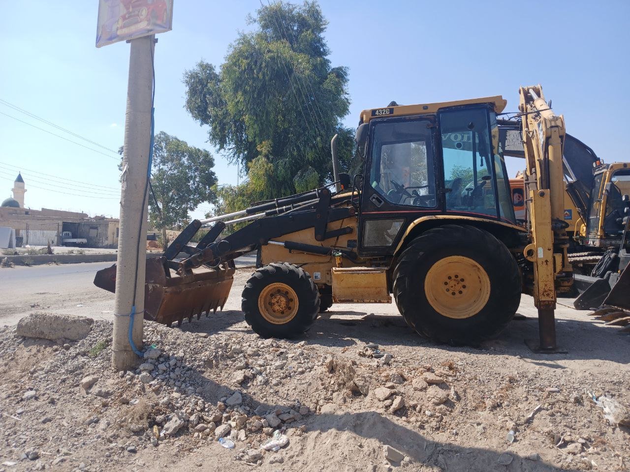 تركسات للبيع في سوريا, لودر كات 432 مديل 2005 توريد الكويت تواجد ديرالزور, يوجد توصيل لجميع محافظات سوريا