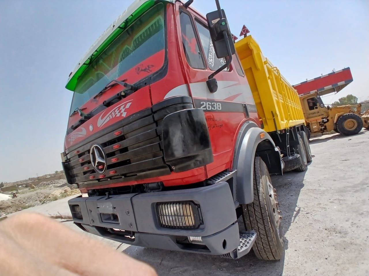Dump truck for sale in Syria, Mercedes dump truck, 1995 model, located in Deir ez-Zor, delivery available to all Syrian governorates.