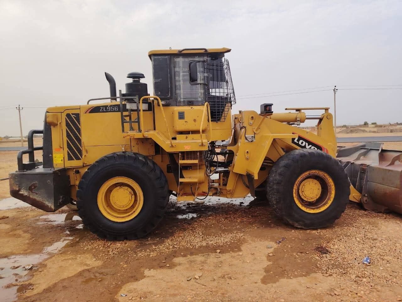 Trucks for sale in Syria, Lovol 56 loader, 2018 model, located in Damascus, the best site for selling heavy equipment in Syria.