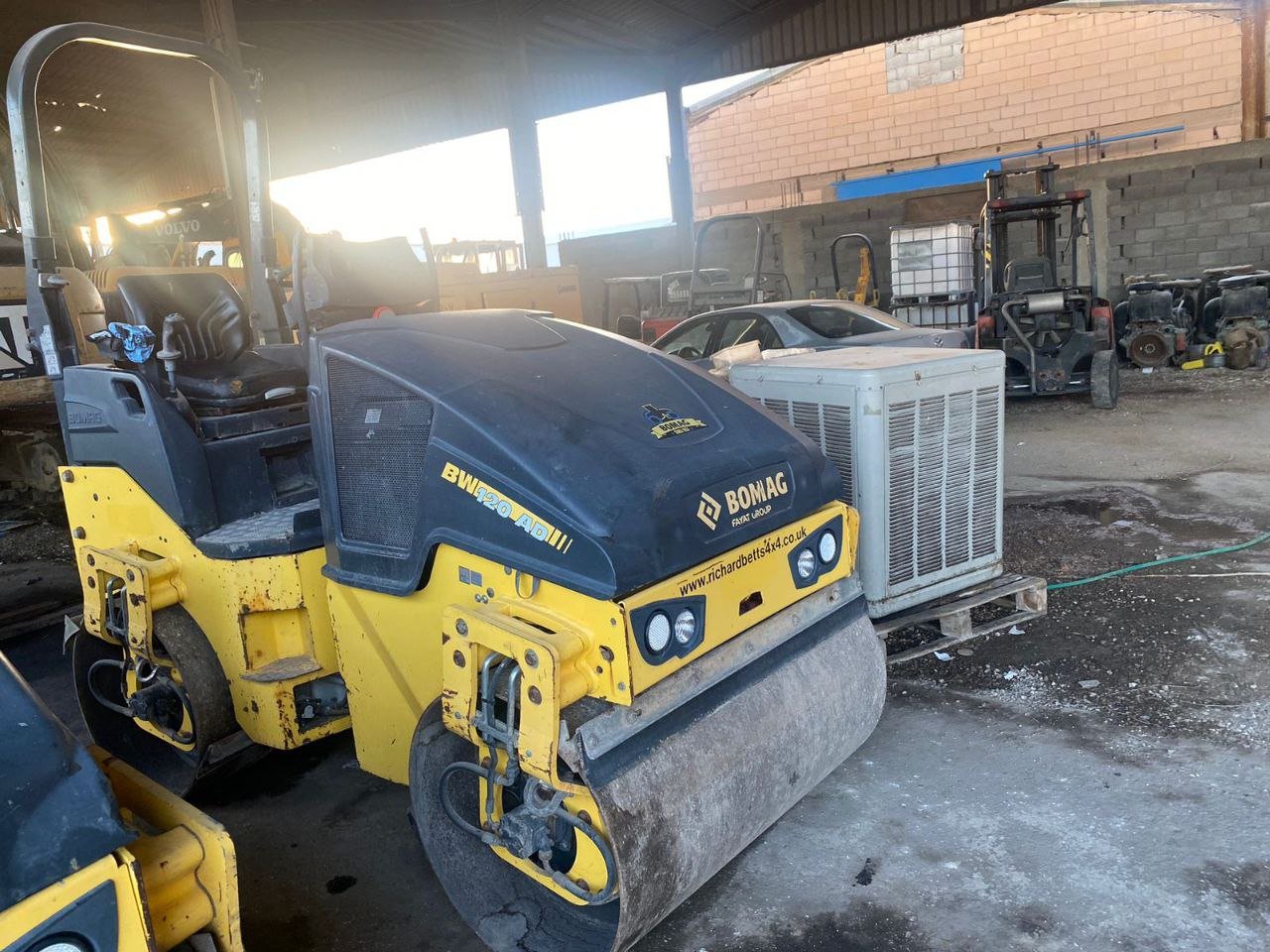 Roller for sale in Syria, Bomag BW120, 2017 model, delivery available to all Syrian governorates, the best site for selling heavy equipment in Syria.
