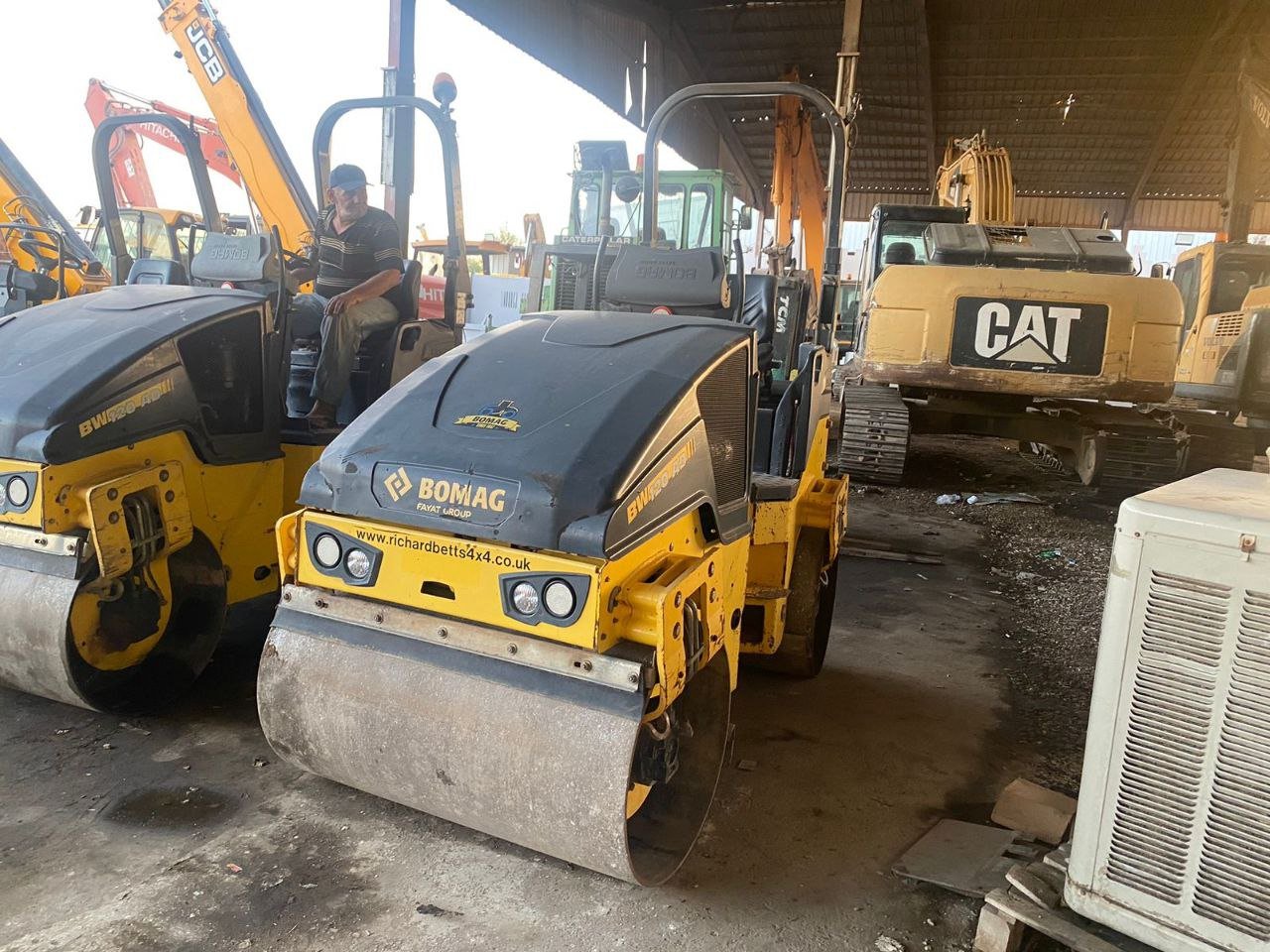 Roller for sale in Syria, Bomag BW120, 2017 model, delivery available to all Syrian governorates, the best site for selling heavy equipment in Syria.