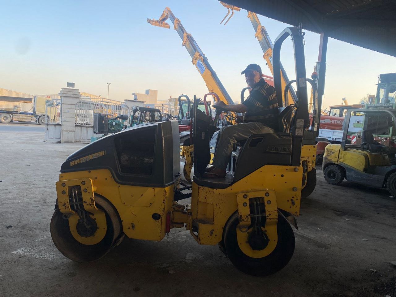 Roller for sale in Syria, Bomag BW120, 2017 model, delivery available to all Syrian governorates, the best site for selling heavy equipment in Syria.