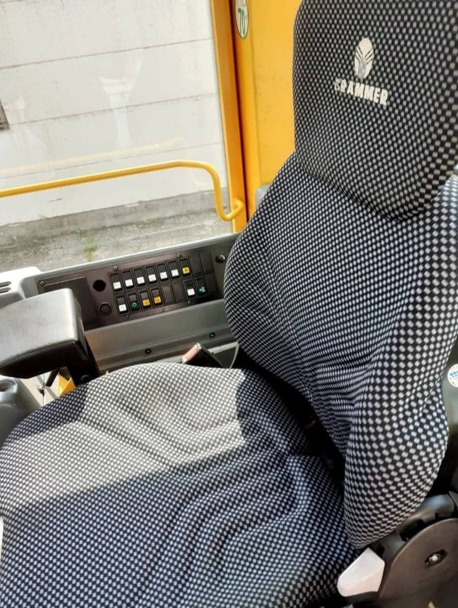 تركس للبيع في سوريا, لودر VOLVO_L90E  مديل 2003 تواجد دمشق, أفضل موقع لبيع المعدات الثقيلة في سوريا