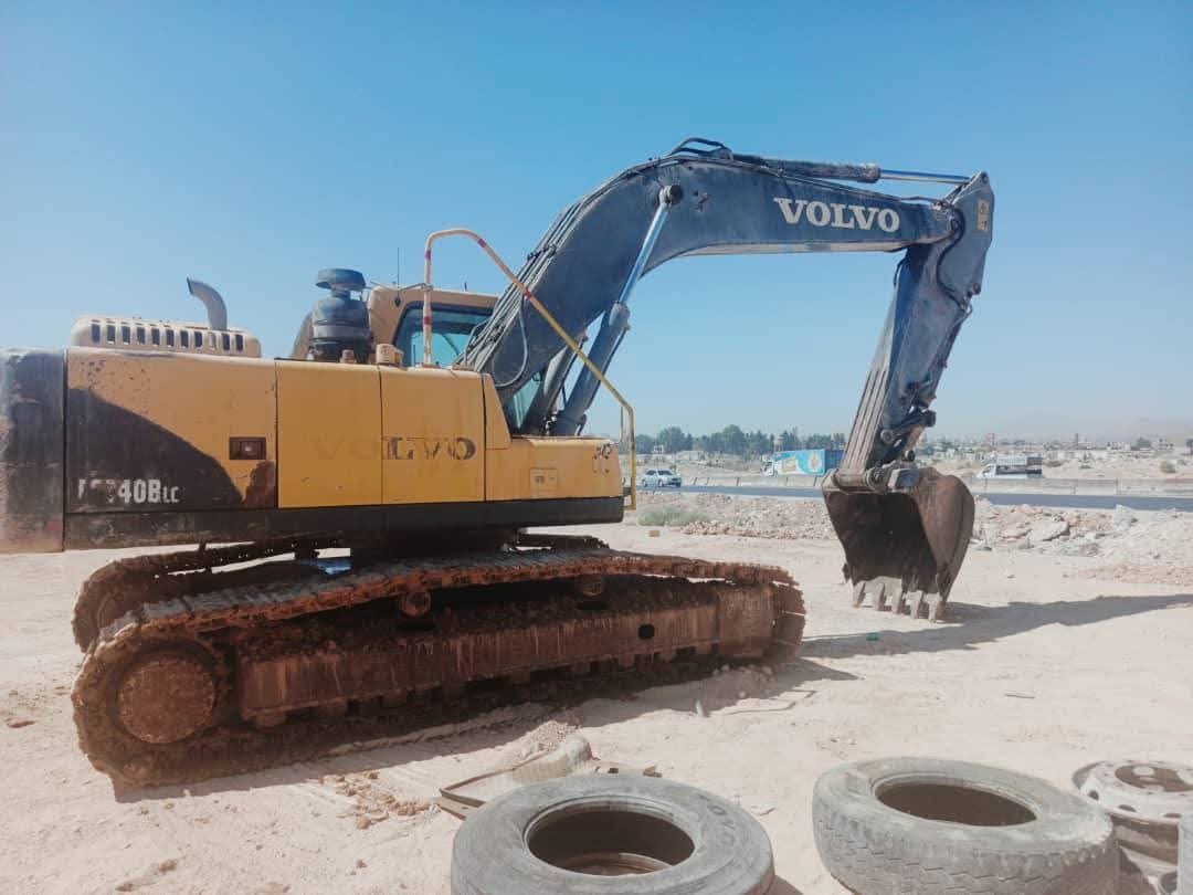 حفار للبيع في سوريا, باكر 240فولفو مديل 2013 تواجد دمشق, أفضل موقع لبيع المعدات الثقيلة في سوريا