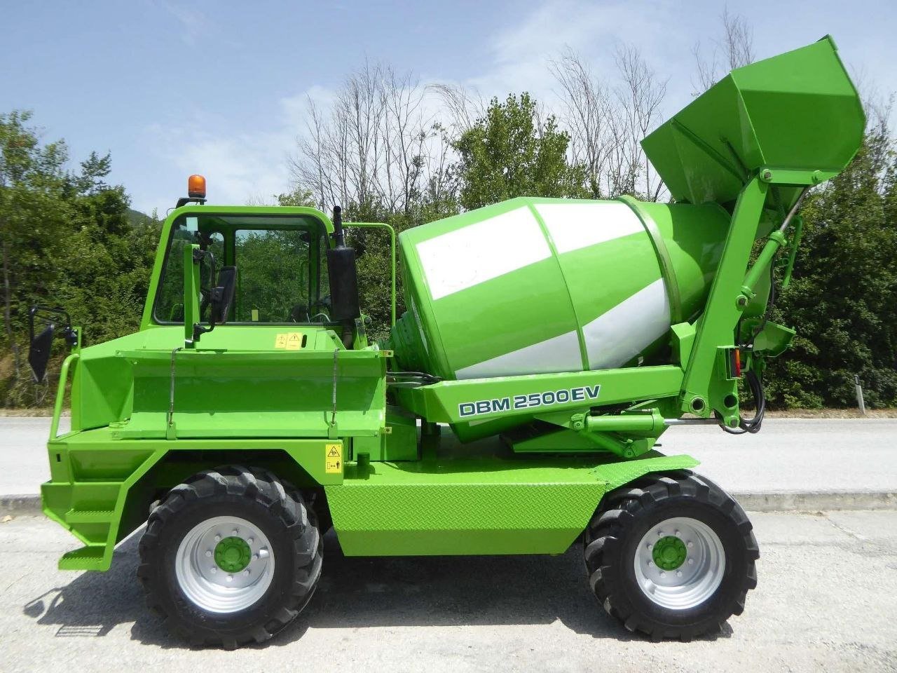 Cement mixer for sale in Syria, Merlo DBM 2500, 2015 model, delivery to all Syrian cities, the best site for selling heavy equipment in Syria.