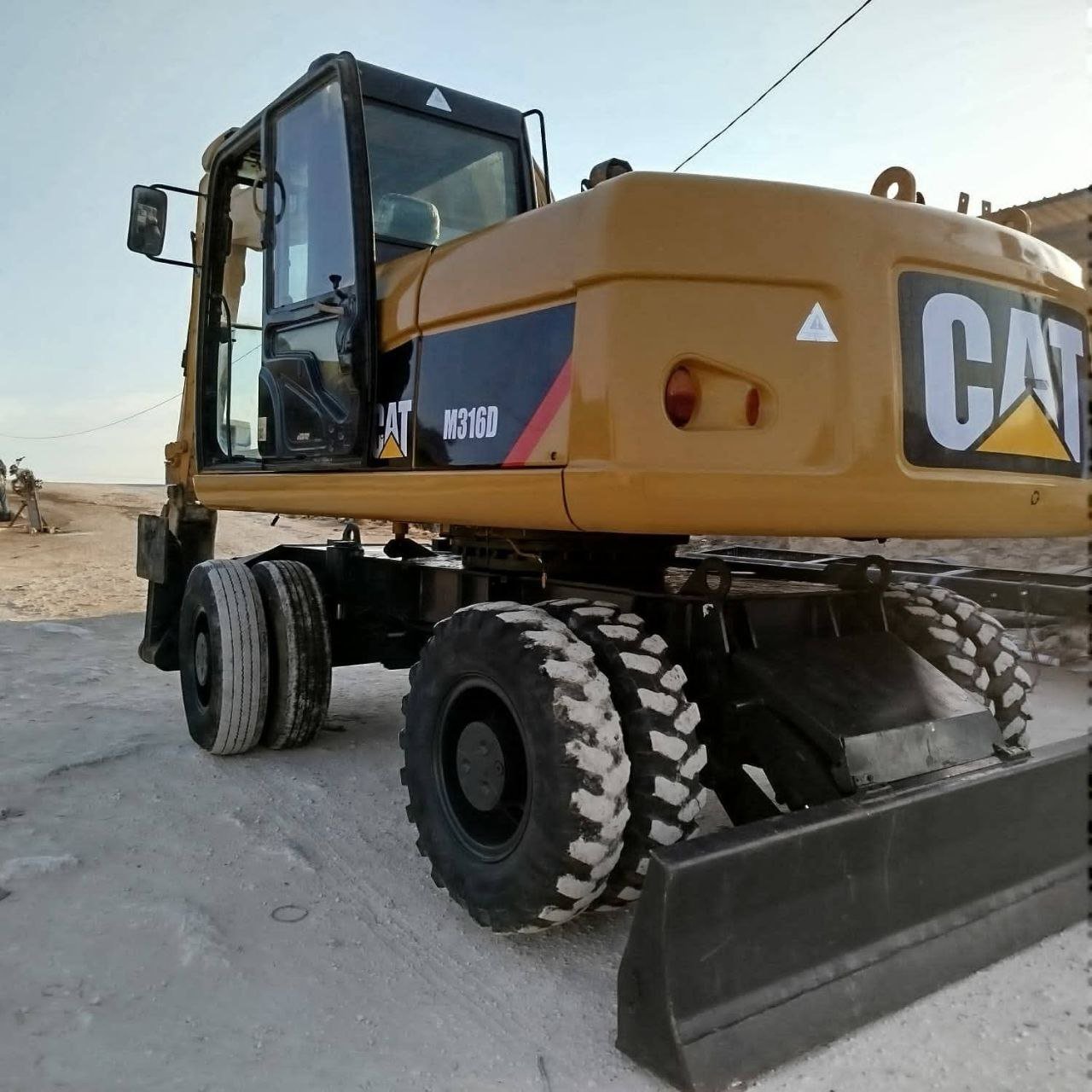 حفار للبيع في سوريا, باكر Volvo EW180E موديل 2014 تواجد دمشق, أفضل موقع لبيع المعدات الثقيلة في سوريا