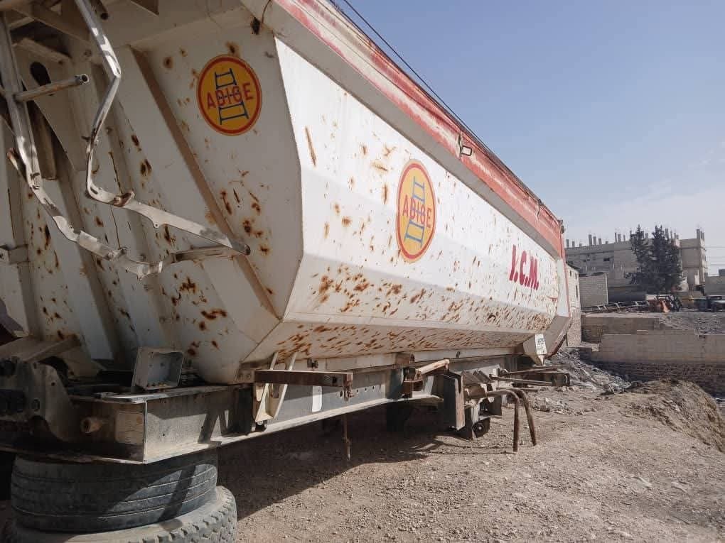 Dump trailer for sale in Syria, JCM 470, 2000 model, located in Damascus, the best site for selling heavy equipment in Syria.