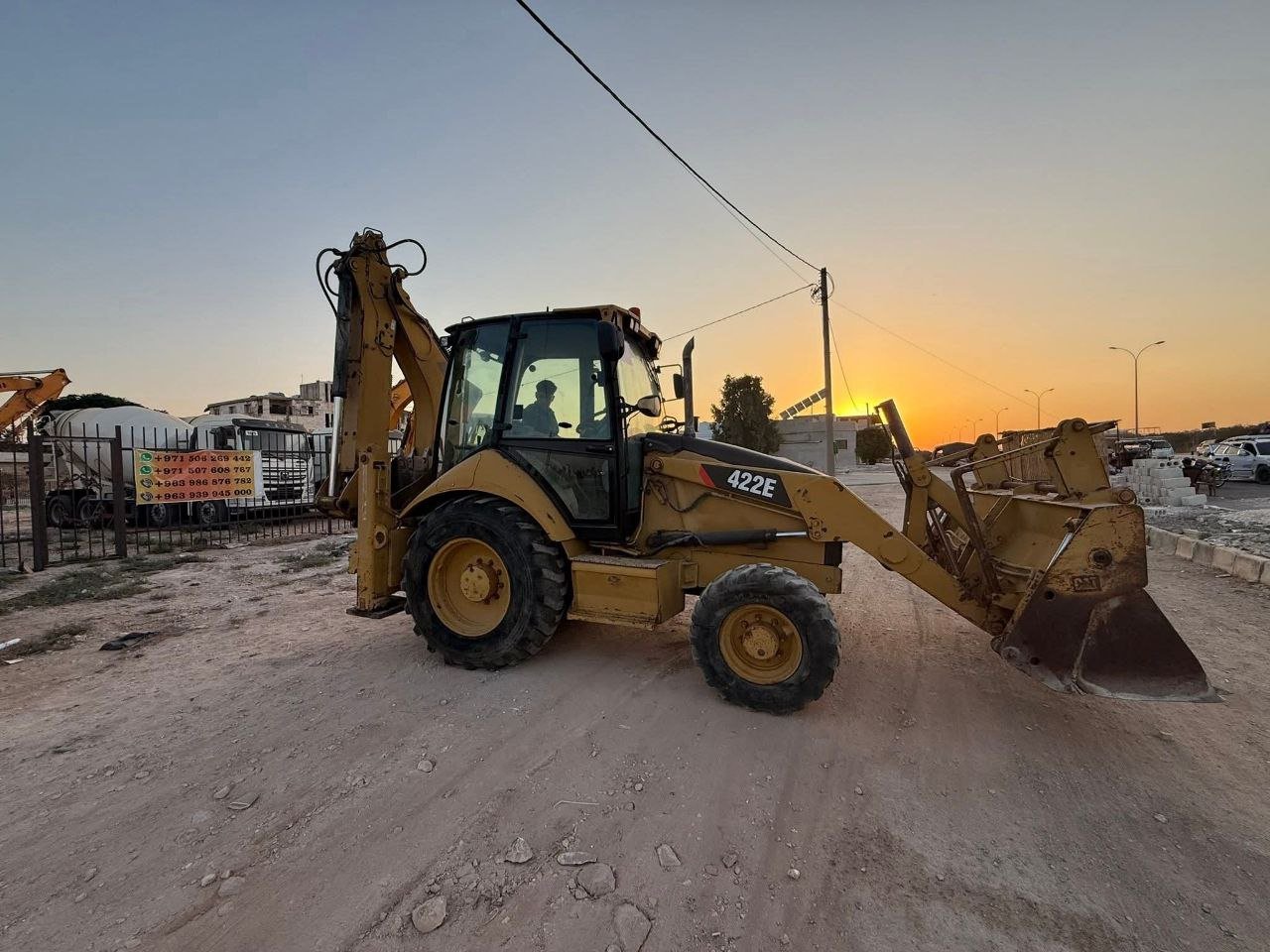 تركس+حفار للبيع في سوريا, لودر كتربلر 422e موديل 2019 تواجد ادلب, أفضل موقع لبيع المعدات الثقيلة في سوريا