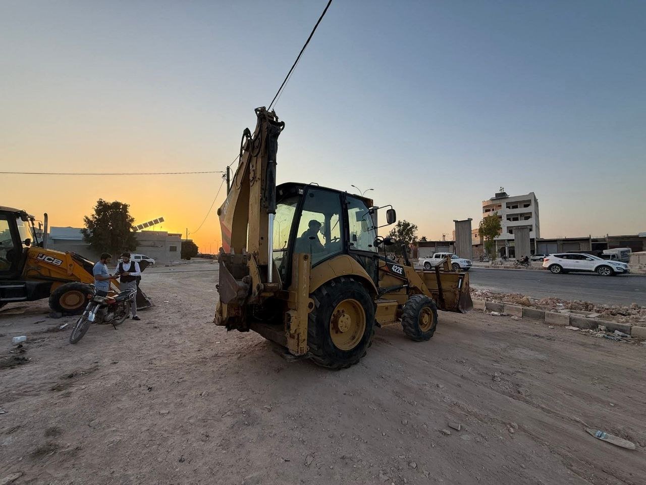 تركس+حفار للبيع في سوريا, لودر كتربلر 422e موديل 2019 تواجد ادلب, أفضل موقع لبيع المعدات الثقيلة في سوريا