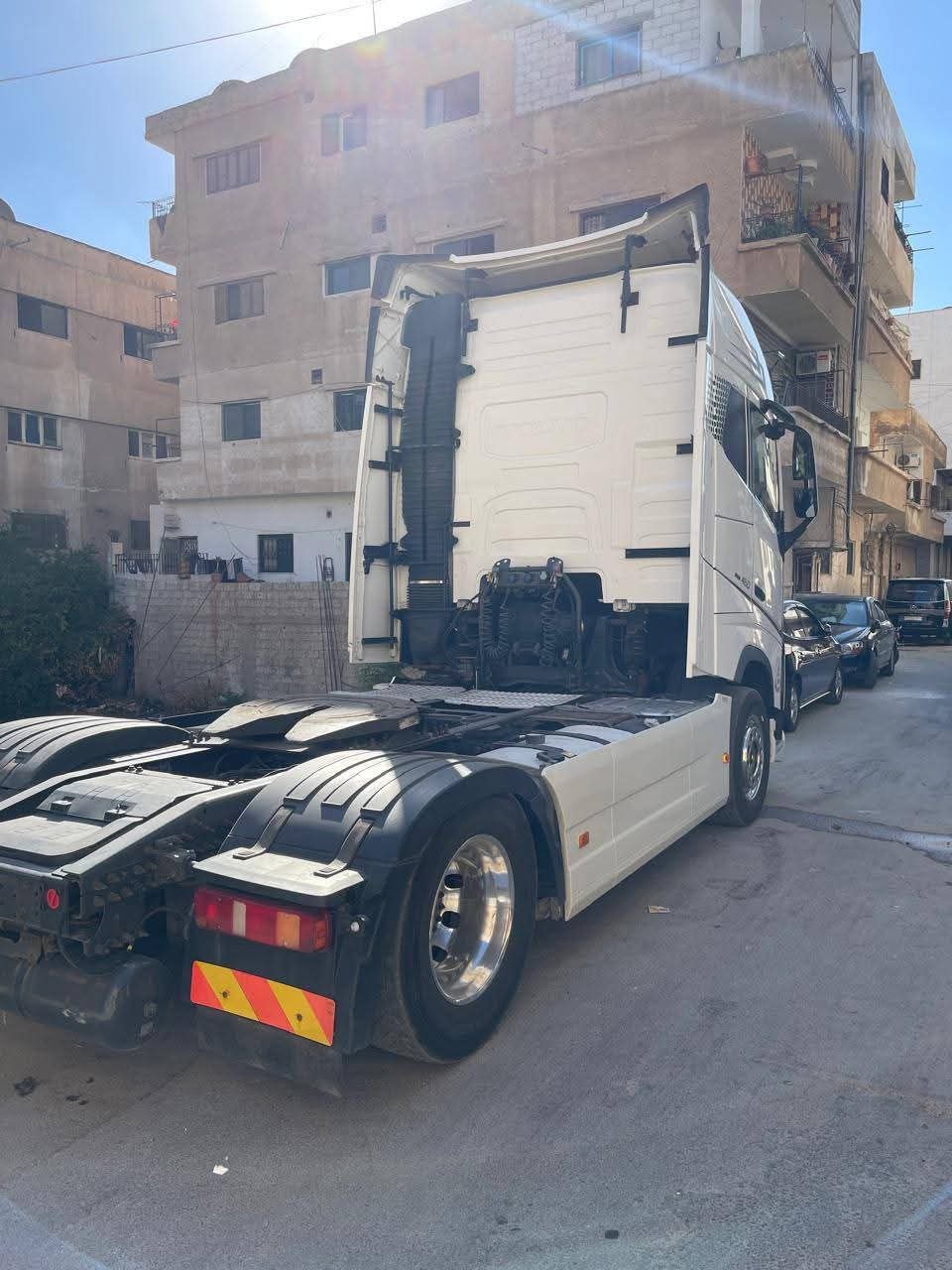 راس شاحنة للبيع في سوريا, فولفو 1652موديل 2017 تواجد درعا , أفضل موقع لبيع المعدات الثقيلة في سوريا