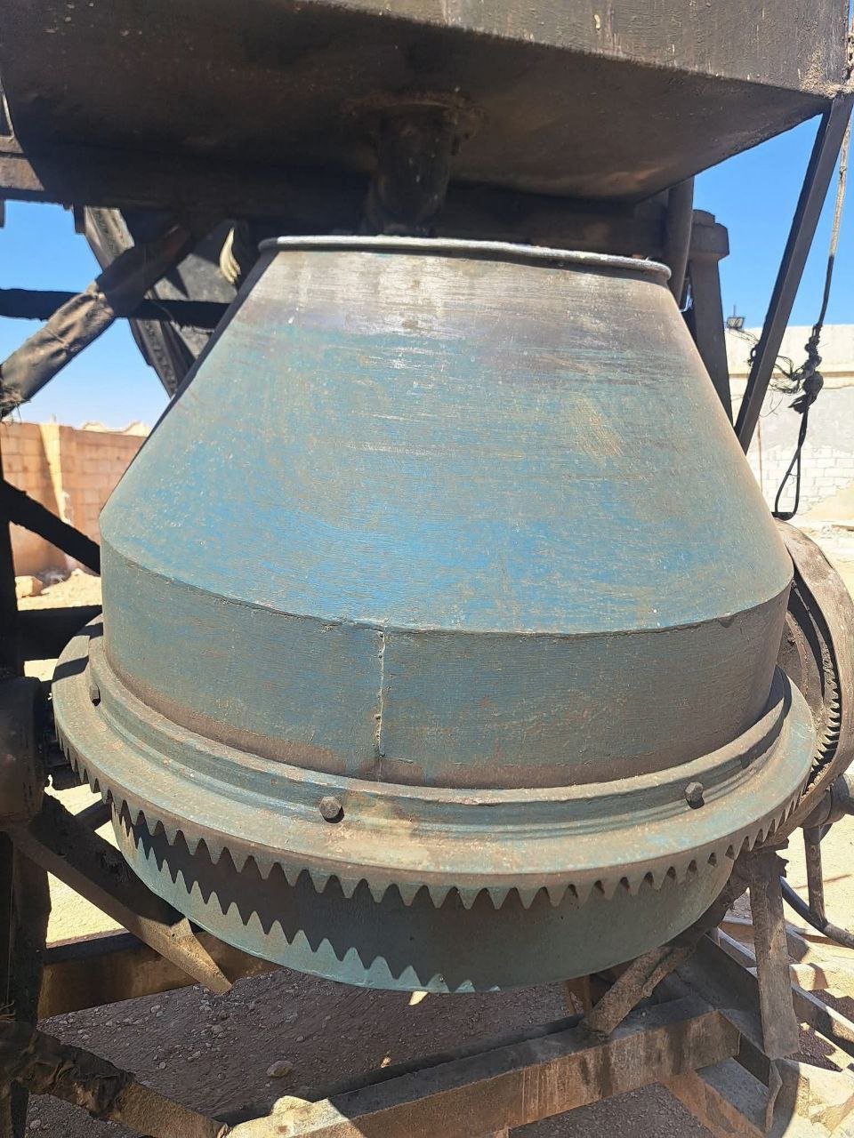 خلاطة إسمنت للبيع في سوريا,  Merlo DBM 1100 موديل 2006  تواجد ادلب, أفضل موقع لبيع المعدات الثقيلة في سوريا