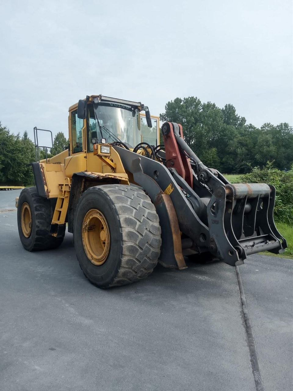 تركس للبيع في سوريا,  لودر فولفو 180E موديل 2006  تواجد دمشق, أفضل موقع لبيع المعدات الثقيلة في سوريا