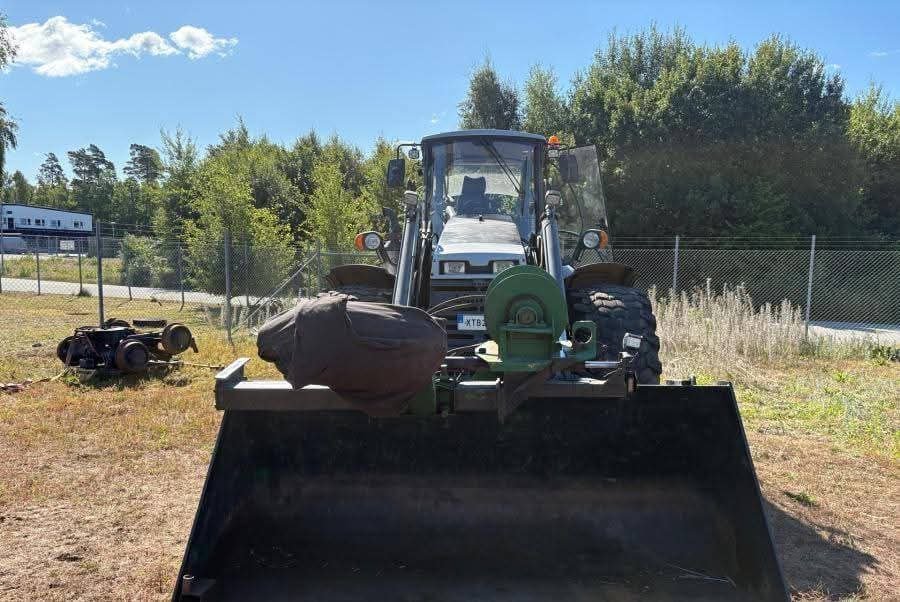 تركس للبيع في سوريا, لودر Lannen 8600i موديل 2015  تواجد دمشق, أفضل موقع لبيع المعدات الثقيلة في سوريا