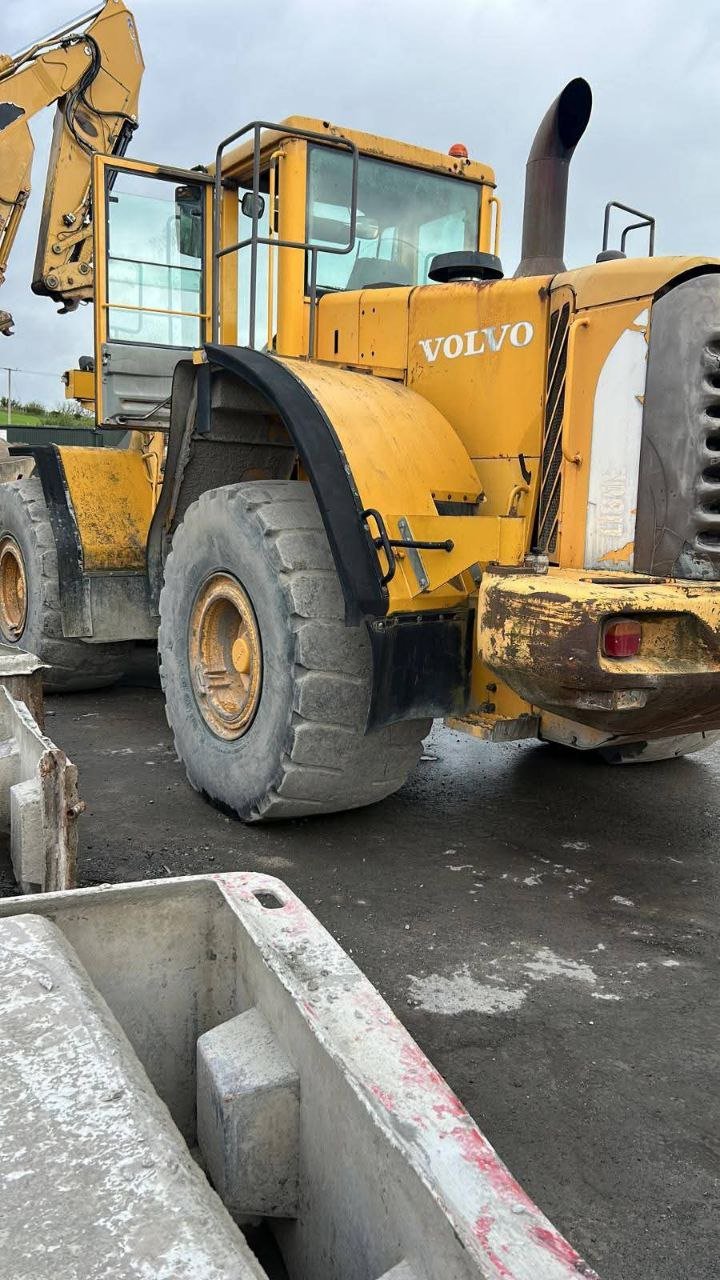 Volvo Loader for Sale in Syria , Volvo L180E Model 2003 Located in Damascus , Best Marketplace for Heavy Equipment in Syria