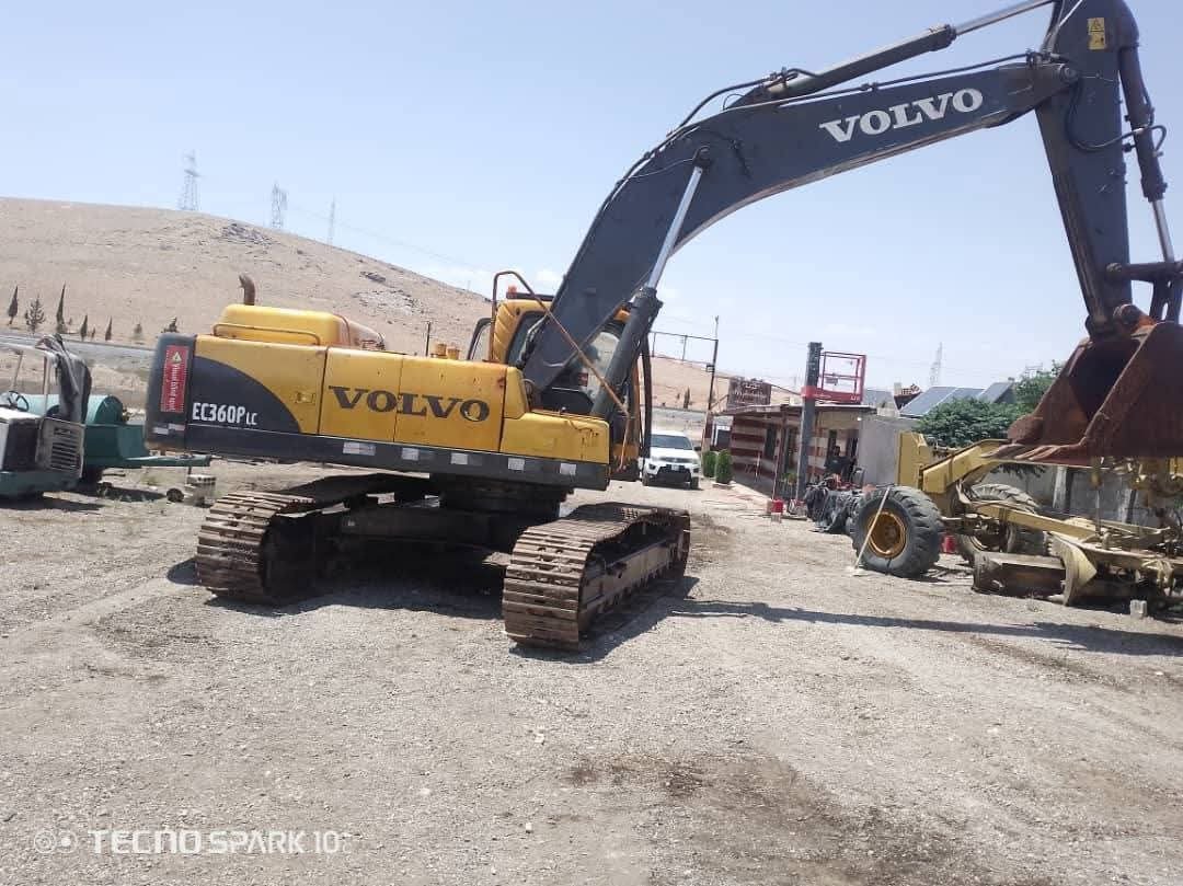 حفار للبيع في سوريا , VOLVO EC360b موديل 2011 تواجد دمشق, أفضل موقع لبيع الشاحنات والمعدات الثقيلة في سوريا