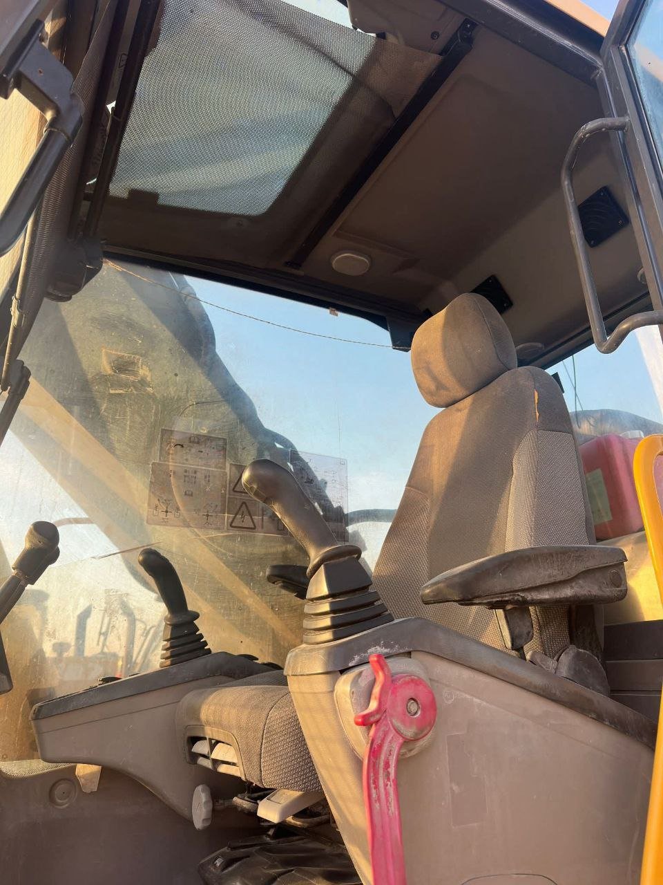 حفار للبيع في سوريا , فولفو 300 موديل 2016 تواجد دمشق, أفضل موقع لبيع الشاحنات والمعدات الثقيلة في سوريا
