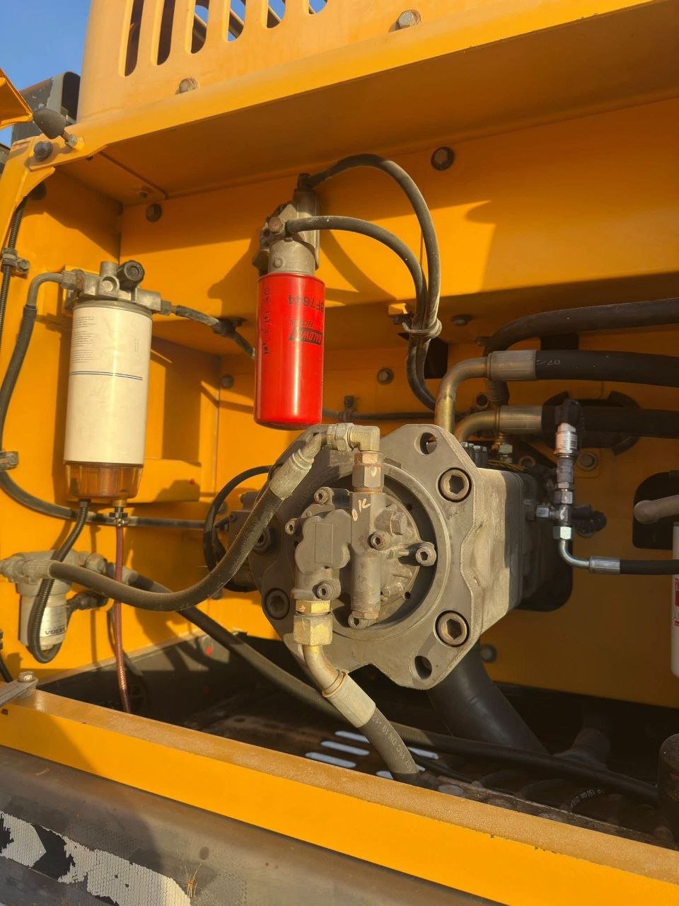 حفار للبيع في سوريا , فولفو 300 موديل 2016 تواجد دمشق, أفضل موقع لبيع الشاحنات والمعدات الثقيلة في سوريا