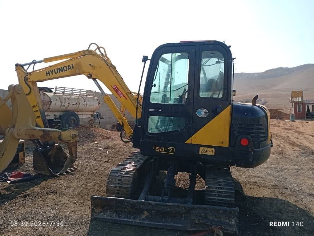 حفار للبيع في سوريا, هيونداي 210 موديل 2002 تواجد دمشق, أفضل موقع لبيع الشاحنات والمعدات الثقيلة في سوريا