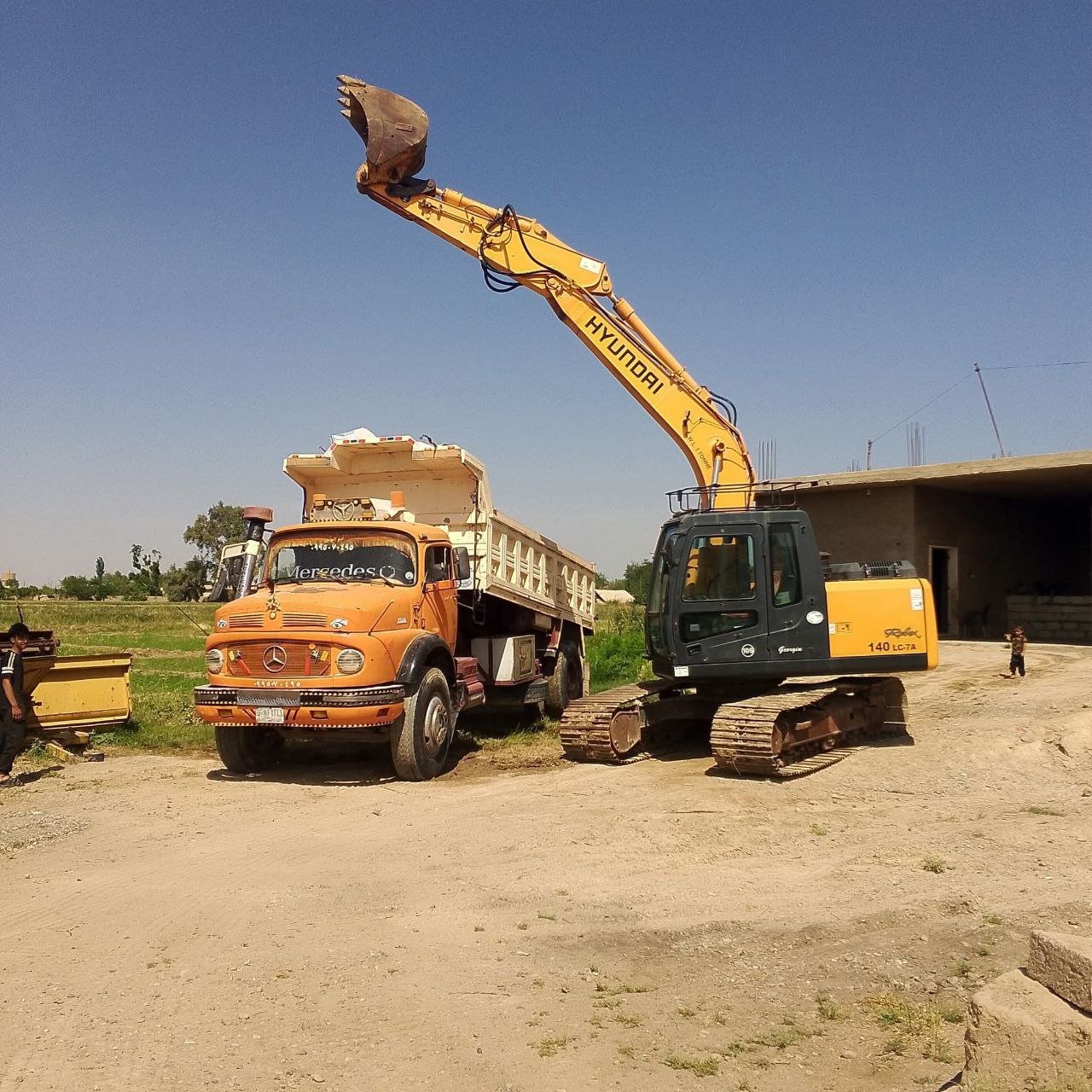 Excavator for sale in Syria, Hyundai 140, 2013 model, located in Damascus, the best site for selling trucks and heavy equipment in Syria.