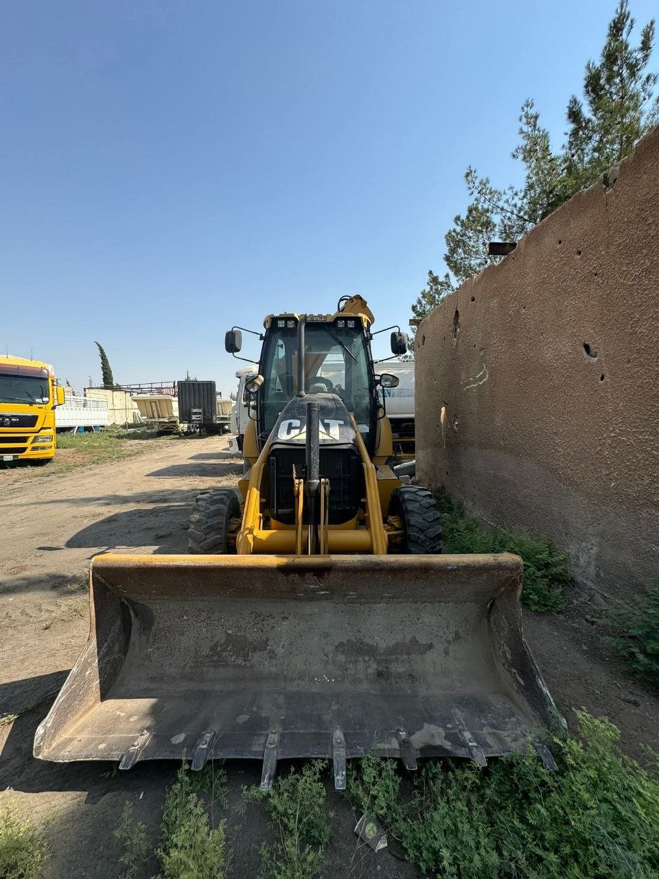 Trucks for sale in Syria, Caterpillar 422E, 2014 model, located in Damascus, the best site for selling trucks and heavy equipment in Syria.