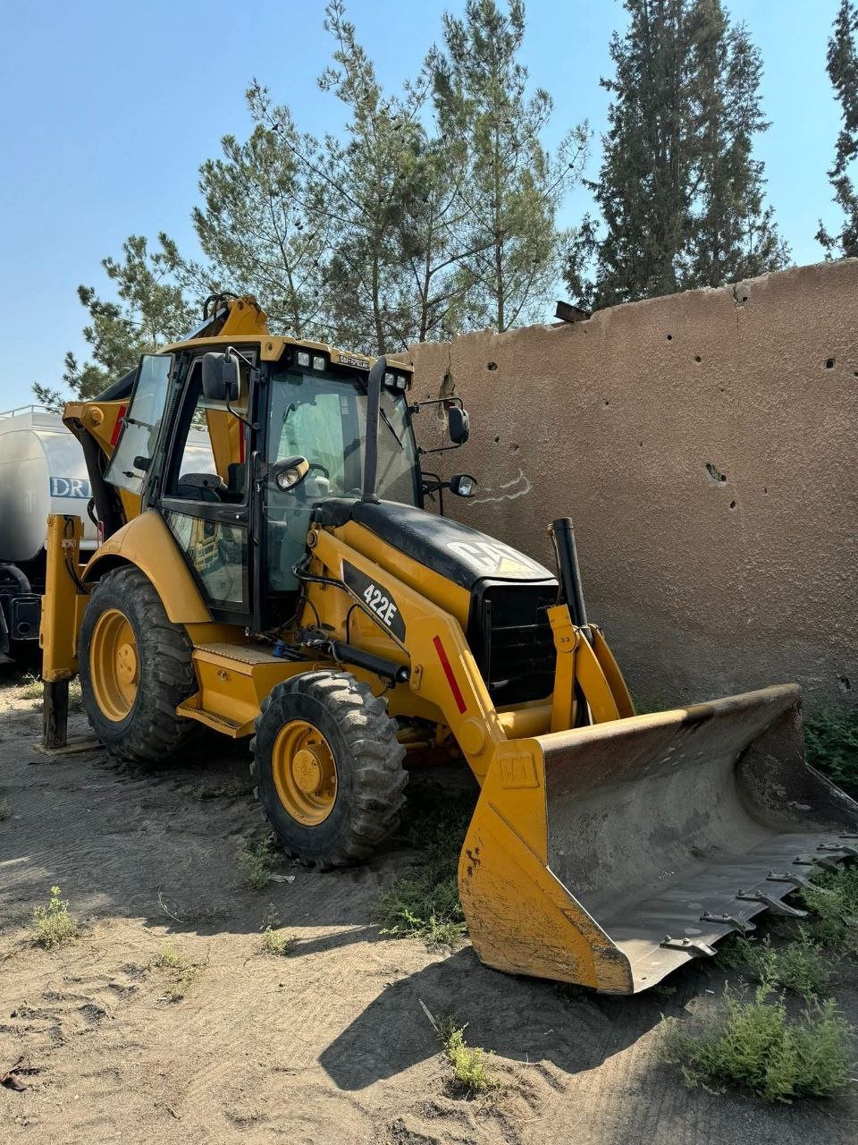 Trucks for sale in Syria, Caterpillar 422E, 2014 model, located in Damascus, the best site for selling trucks and heavy equipment in Syria.
