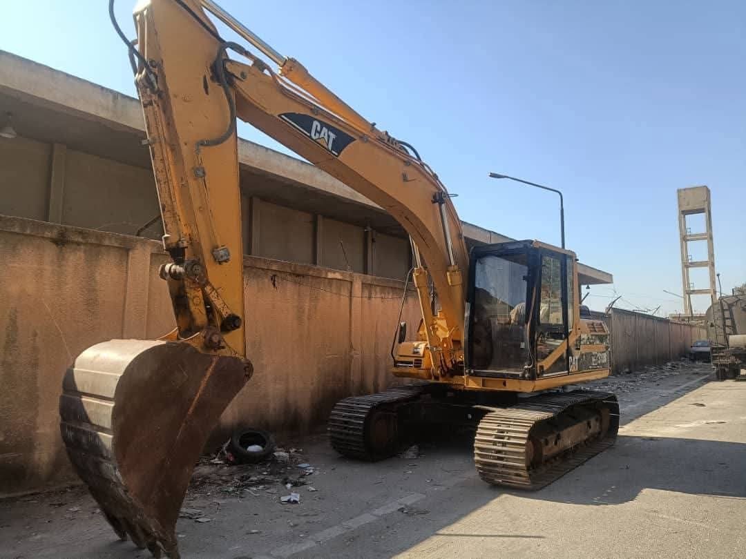 حفار جنزير للبيع في سوريا, كاتربلر 318 موديل 2002  تواجد دمشق, أفضل موقع لبيع الشاحنات والمعدات الثقيلة في سوريا