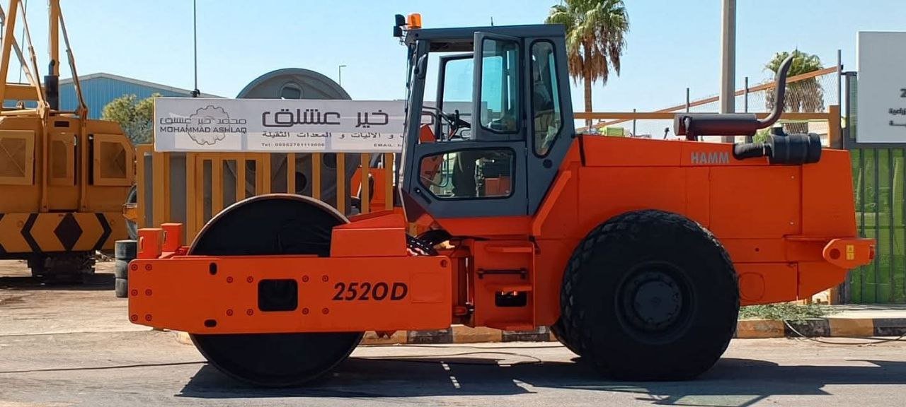 Roller for sale in Syria, HAMM 2025D, 1998 model, located in Idlib, the best site for selling trucks and heavy equipment in Syria.