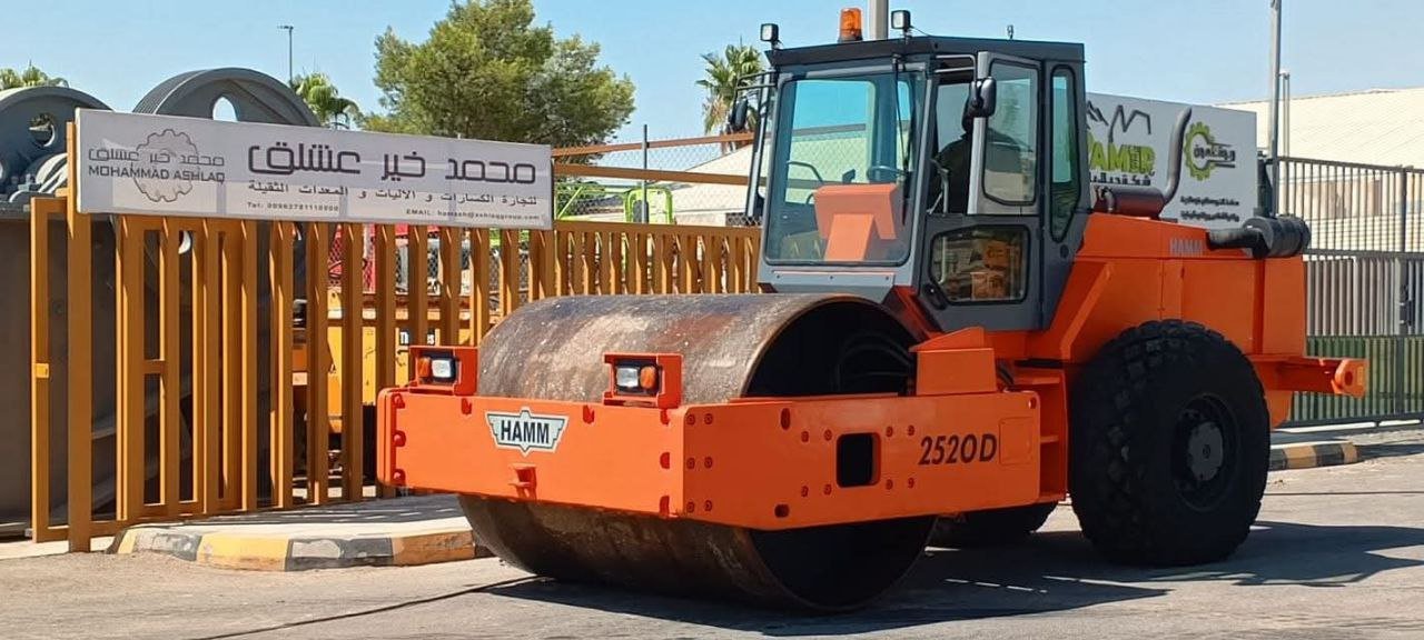 Roller for sale in Syria, HAMM 2025D, 1998 model, located in Idlib, the best site for selling trucks and heavy equipment in Syria.